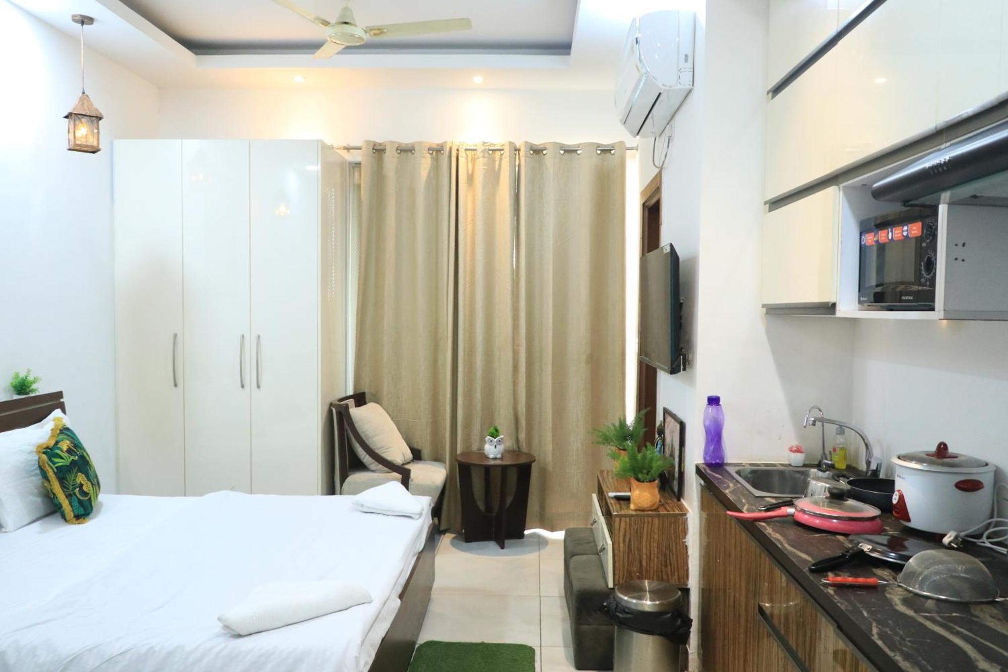 Taj Studios-Serviced Studio Apartment Ноида Екстериор снимка